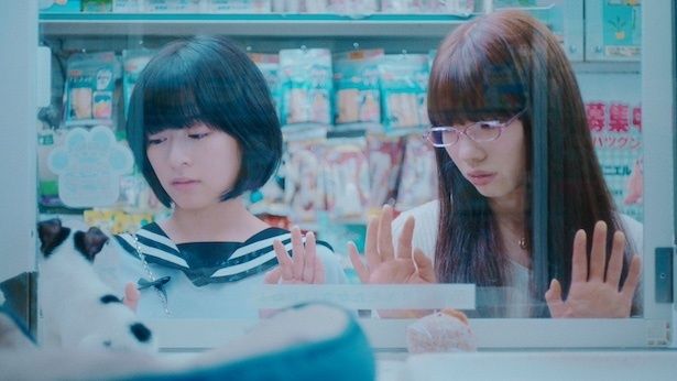 【写真】三ツ葉(アオイヤマダ)と出会った樹理恵(森七菜)は彼女の影響で援助交際を始める (C)2026「炎上」製作委員会
