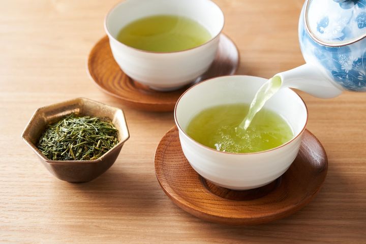 緑茶を飲むと血糖値が下がる？