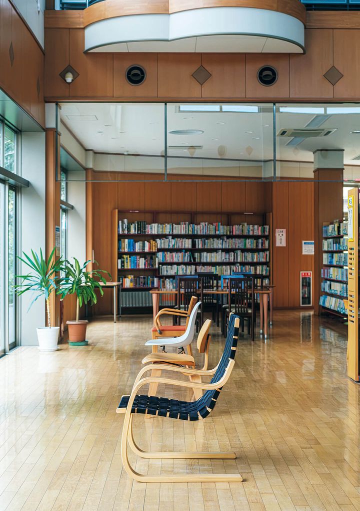 島根〈安来市立図書館〉内観
