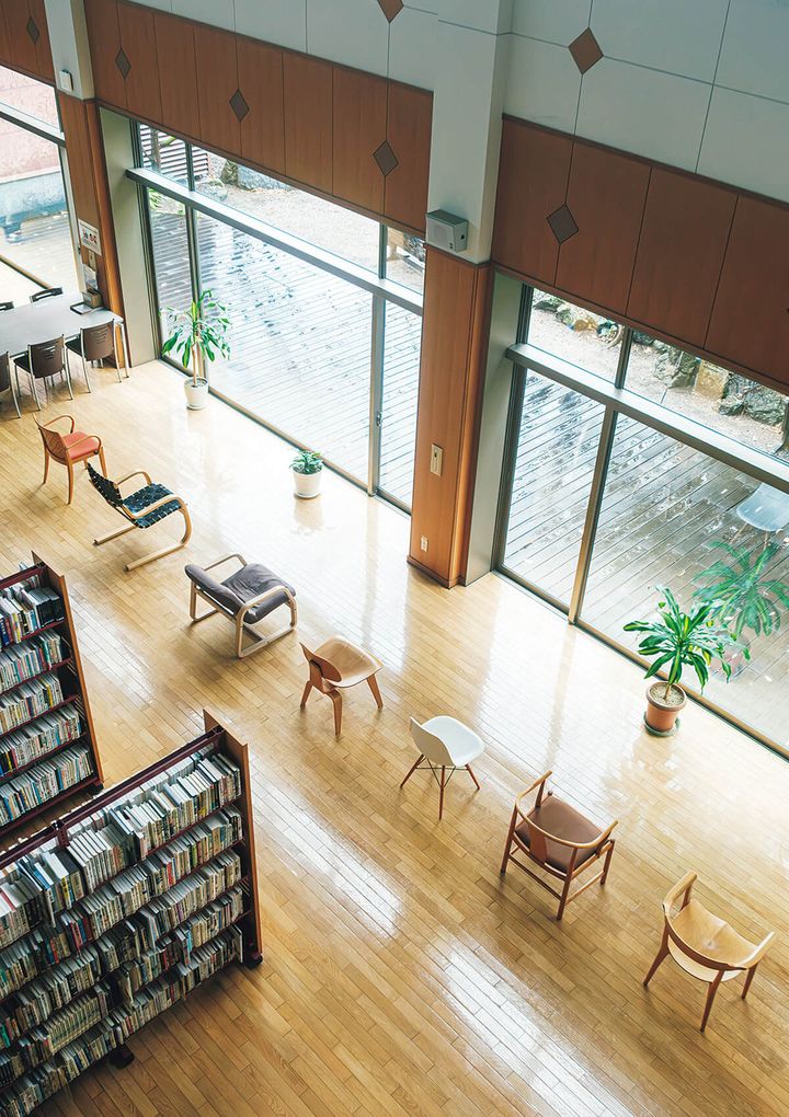 島根〈安来市立図書館〉内観