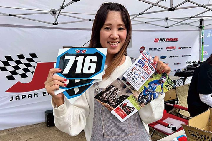 MFJのエンジョイライセンスのみで参加可能なエンジョイクラスの新設が、現JECプロモーションの特徴的な施策だ。ゼッケンステッカーも配布されたり、太田晴美選手（ハルミ企画）との連携でピットサービスなど手厚くサポート