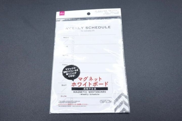 ダイソーのマグネットホワイトボード 週間予定表のパッケージ