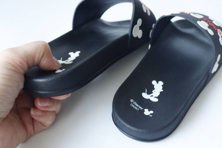ダイソー サンダル（ミッキーアイコン） デザイン 厚み