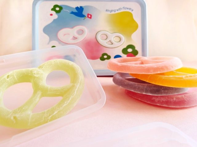東京都渋⾕区・「ヒトツブカンロ原宿店」原宿店先行・春夏期間限定「グミッツェル缶6個セット ハナ」8