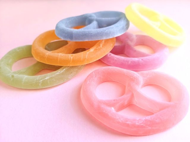 東京都渋⾕区・「ヒトツブカンロ原宿店」原宿店先行・春夏期間限定「グミッツェル缶6個セット ハナ」6