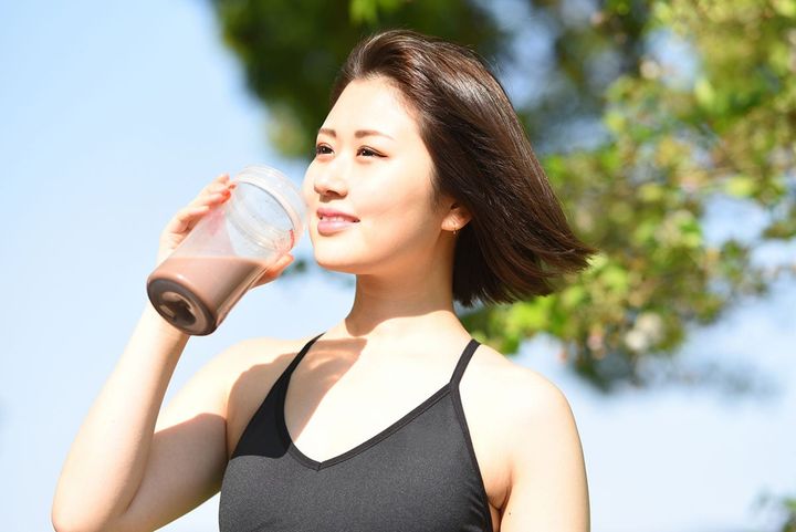 「プロテインはまずくて溶けない」は昔の話。進化する“筋トレ特化型フード”