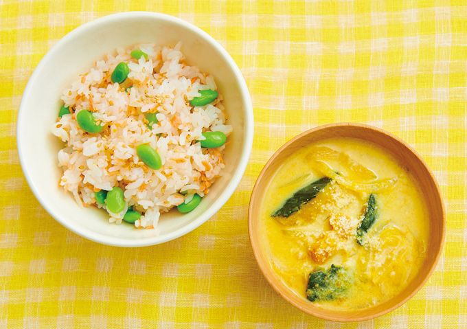 【朝ごはん育脳レシピ】冷凍枝豆でOK！ ポタージュみたいなクリーミーみそ汁が食べやすい「鮭と枝豆の混ぜごはん＆かぼちゃの豆乳みそ汁」の画像1