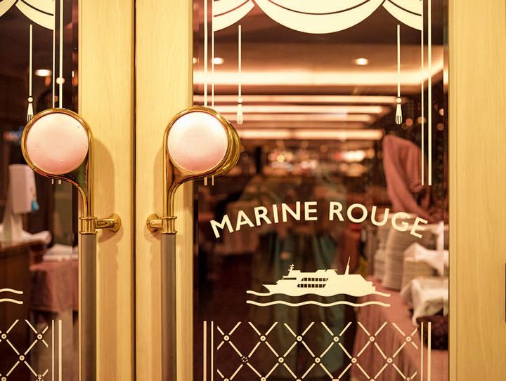 デザインやカラーリングがクラシックなマリーンルージュ船内