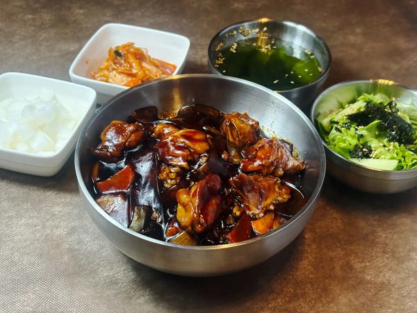 【東京都新宿区】韓国で話題のチムタク専門店「88チムタク」OPEN！期間限定でUber Eats新規注文30％OFF