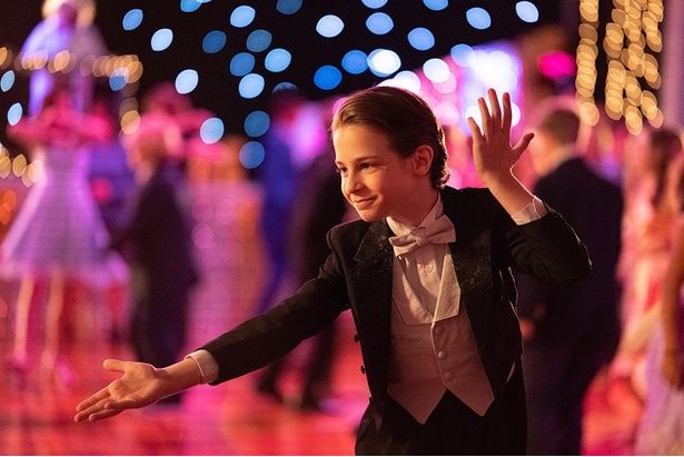 子役のベンジャミン・バジャックも見事なステップを披露 [c]2024 DANCE ANYWAY, LLC. ALL RIGHTS RESERVED.