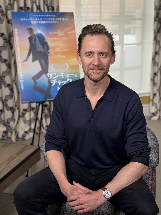 【写真を見る】『サンキュー、チャック』でのダンスシーンの裏側を語ってくれたトム・ヒドルストン [c]2024 DANCE ANYWAY, LLC. ALL RIGHTS RESERVED.