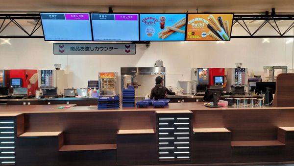 【神奈川県川崎市】イオンシネマ新百合ヶ丘ロビーに、専用メガネ不要の「裸眼3Dディスプレイ」導入！
