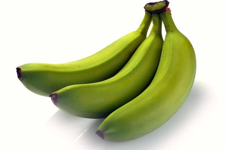 青バナナの保存法 緑色の状態で保存するなら、1本ずつ分けて、それぞれ新聞紙にくるんでから野菜室へ。
