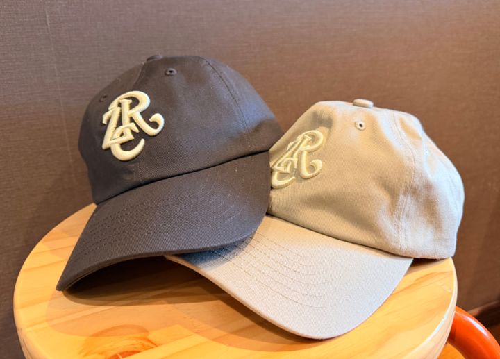 『ZHYVAGO COFFEE ROASTERY』のキャップ