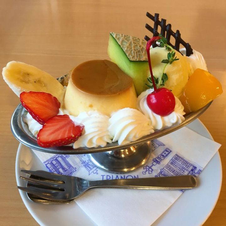 喫茶店のプリンアラモード 990円