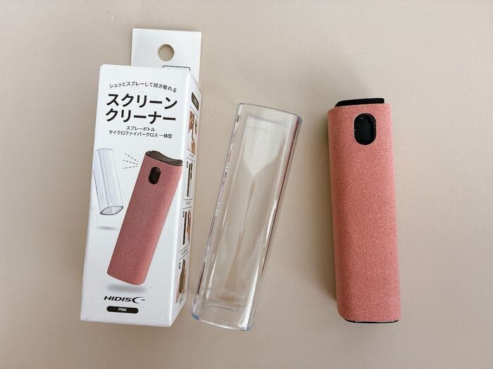 【ダイソー】リップ風なのに有能すぎ♡「シュッ→ゴシッ」でたった3秒スマホをリセット！