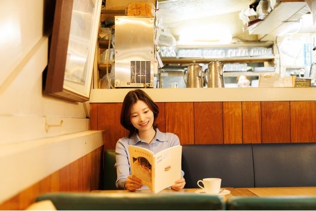 「山口さんが座ったのはここだ！」と本書で確認する