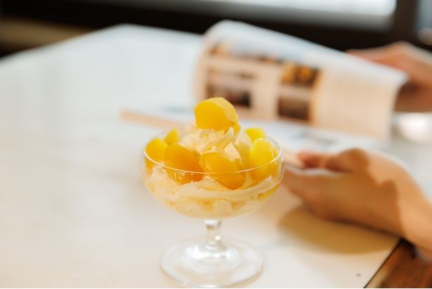 生クリームにかかっているのはブランデー。栗の甘露煮の甘さを引き立てる