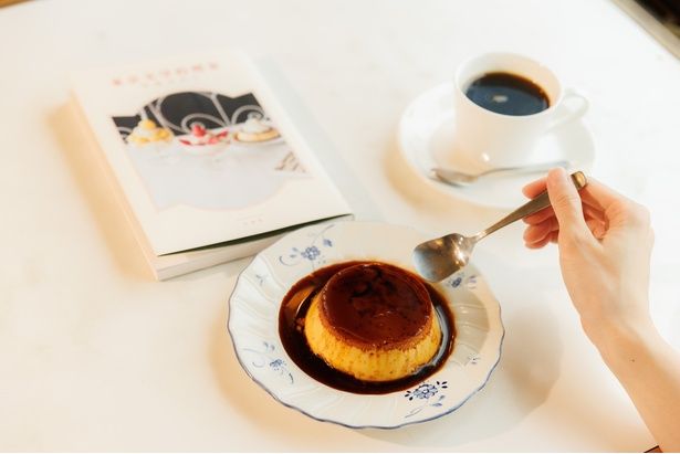 お店の人気メニューのプリンはどこか懐かしい味。親子連れがよく注文する人気メニューだ。