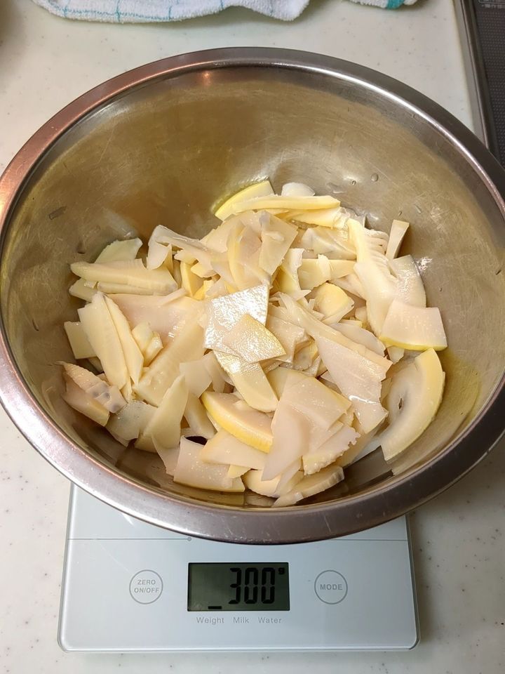 材料を切ります