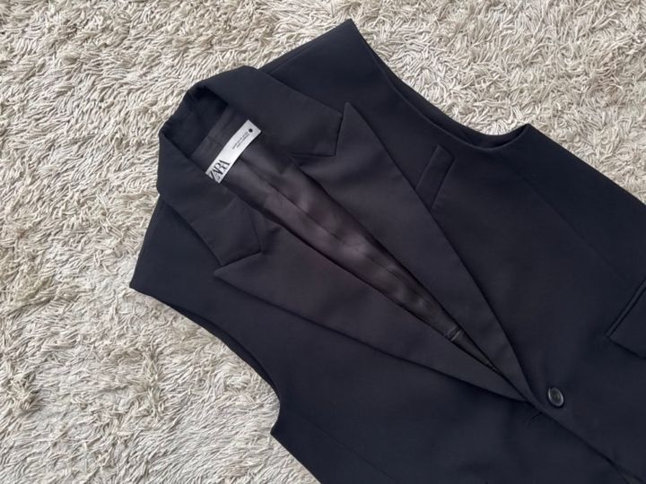 「ZARA」のテーラードジレ