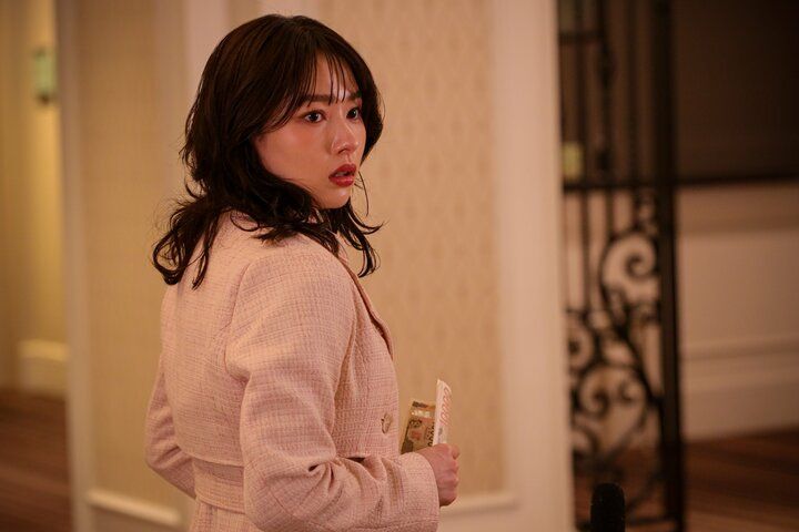 【写真・画像】愛人の重要人物を“接待”後に「ご苦労さま」 正妻の一言に美月（桜井日奈子）が鬼の形相 『余命3ヶ月のサレ夫』第2話 1枚目