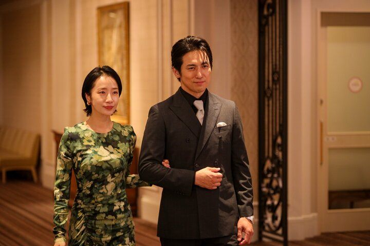 【写真・画像】愛人の重要人物を“接待”後に「ご苦労さま」 正妻の一言に美月（桜井日奈子）が鬼の形相 『余命3ヶ月のサレ夫』第2話 2枚目