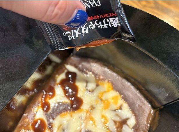 かなり刺激的なカレー。ひと口ごとに「逃げちゃダメだ」の名セリフがよぎるような、背中を押される味わいだ