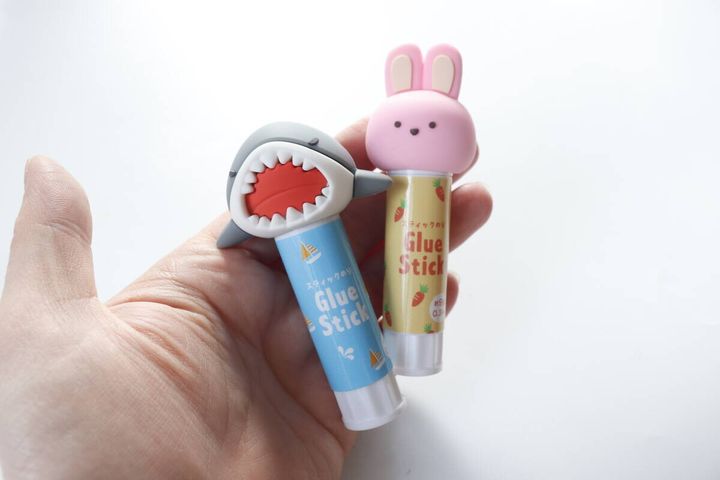 ダイソー スティックのり（アニマル、サメ） スティックのり（アニマル、うさぎ）