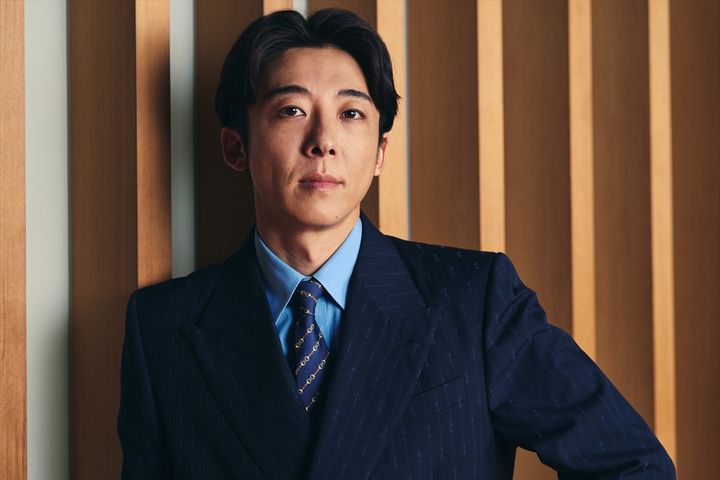 実写シリーズで岸辺露伴を演じる高橋一生 クランクイン！ 写真：小川遼 width=