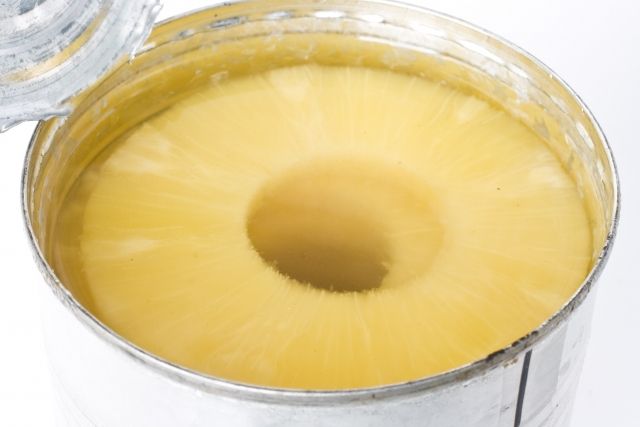 缶詰に入ったパイナップル