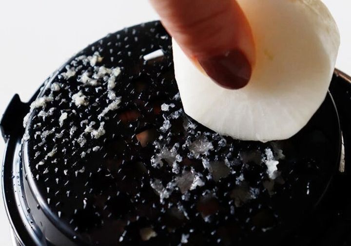 ダイソーのシェラカップ用おろし器は大根や生姜のすりおろしに便利