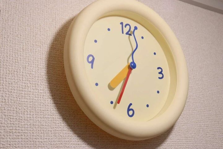 ダイソー 掛け時計（ラウンド） デザイン 使用例 壁掛け