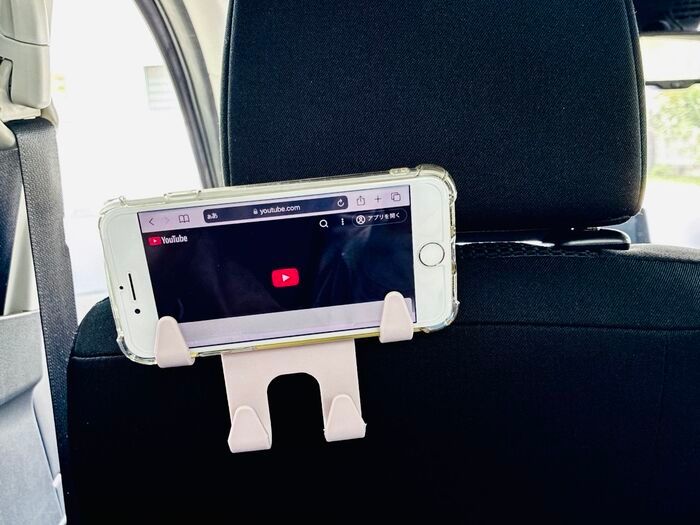 【セリア】後部座席に効果バツグン！〈狭い車内の救世主〉首も痛くならないスグレモノ♡
