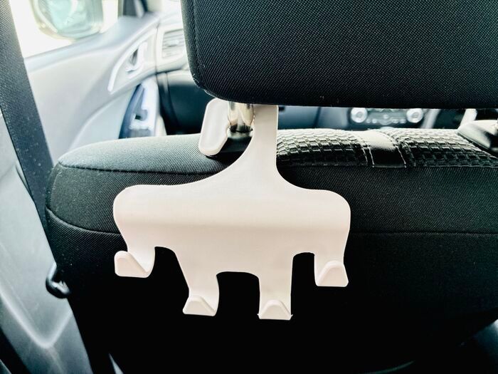 【セリア】後部座席に効果バツグン！〈狭い車内の救世主〉首も痛くならないスグレモノ♡