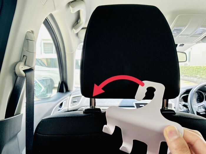 【セリア】後部座席に効果バツグン！〈狭い車内の救世主〉首も痛くならないスグレモノ♡