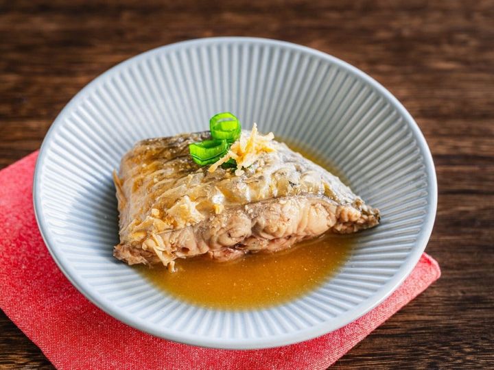 佐賀市富士町に位置する「古湯・熊の川温泉」は、38度前後の心地よい「ぬる湯」が自慢の温泉郷です。芸術家にも愛された情緒豊かな街並みと、肌をなめらかに整える名湯により、心身ともに解きほぐされる癒やしのスポットです。