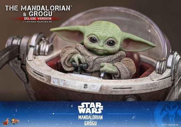 お座りバージョンも(「【ムービー・マスターピース】『スター・ウォーズ／マンダロリアン・アンド・グローグー』1/6スケールフィギュア マンダロリアン＆グローグー(デラックス版)」) 2026年12月発売予定 価格：65,000円 発売・販売元：株式会社ホットトイズジャパン [c] & TM Lucasfilm Ltd.