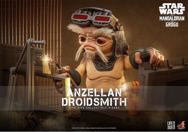 伸びた髭と眉毛が特徴的なアンゼラ人(「【ライフサイズ・マスターピース】『スター・ウォーズ／マンダロリアン・アンド・グローグー』1/1スケールフィギュア アンゼラ人(ドロイド修理屋)」) 2026年9月発売予定 価格：40,000円 発売・販売元：株式会社ホットトイズジャパン [c] & TM Lucasfilm Ltd.