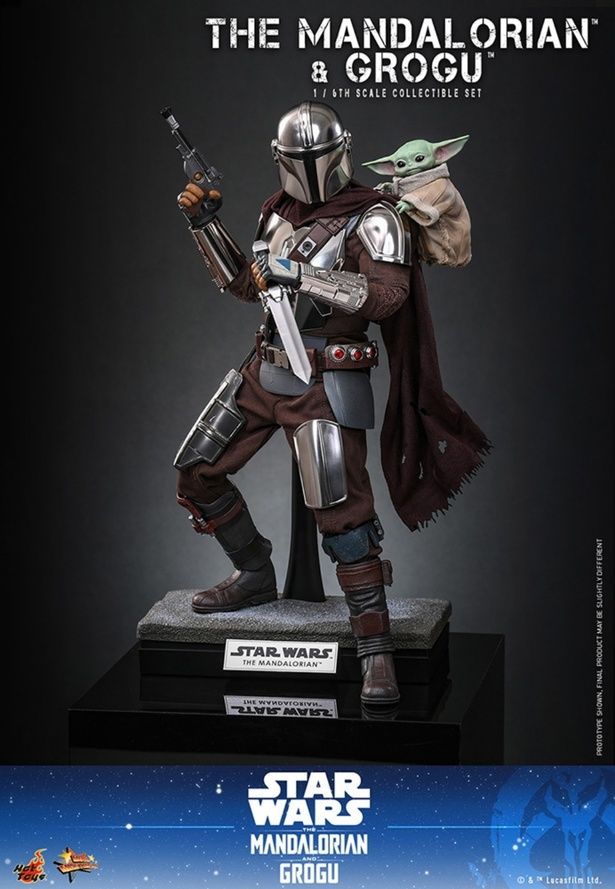 ちょこんと肩に乗るグローグーがかわいすぎる！(「【ムービー・マスターピース】『スター・ウォーズ／マンダロリアン・アンド・グローグー』1/6スケールフィギュア マンダロリアン＆グローグー」) [c] & TM Lucasfilm Ltd.