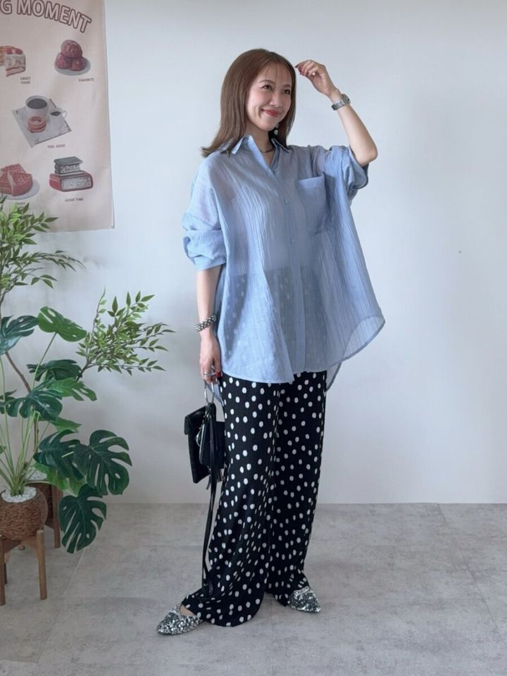 2026春夏大人女性おすすめブルーシャツ大人かわいいコーデ