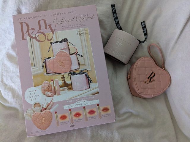 Peony Special Bookの表紙と付録のハートキルティングポーチ・メルティングクリームリップバーム