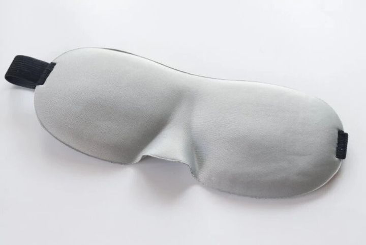 ダイソーの立体型クッションアイマスク