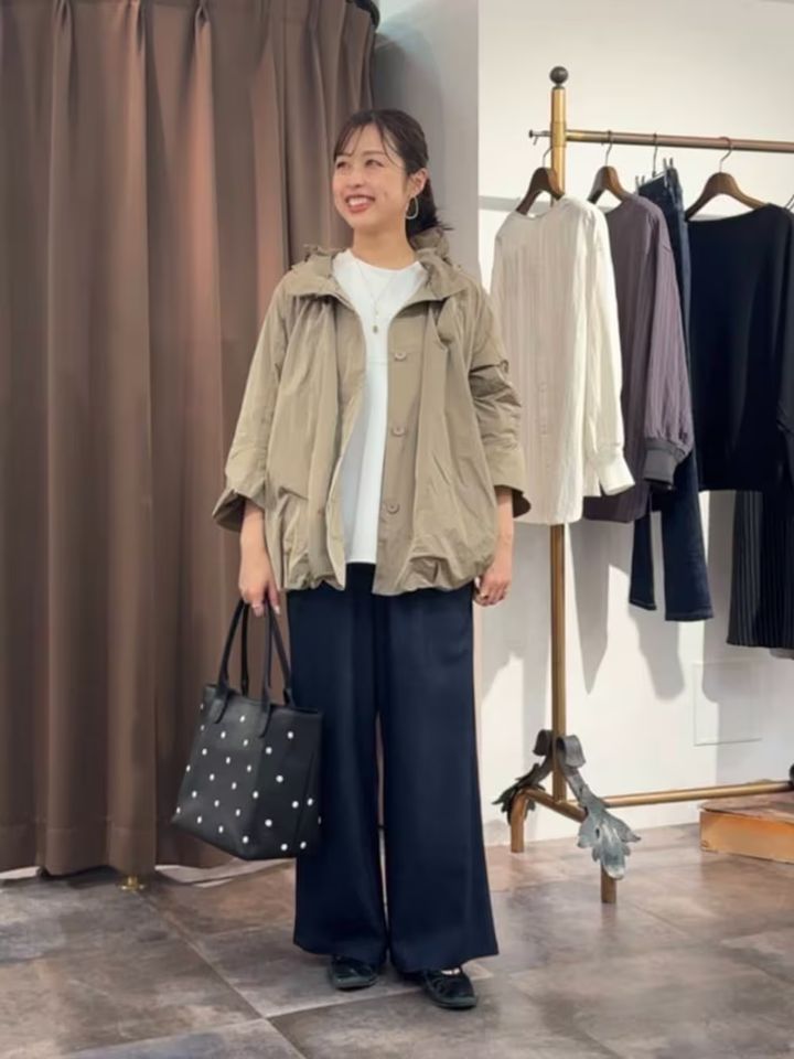 フェミニン派は軽くて楽なバルーンブルゾンを
