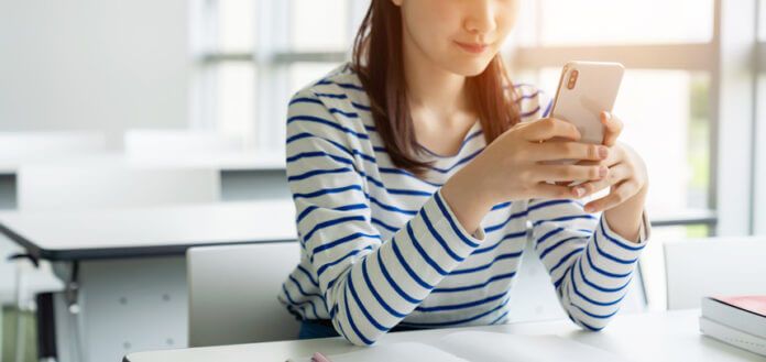 男が無意識にやる“気になる女子への行動”
