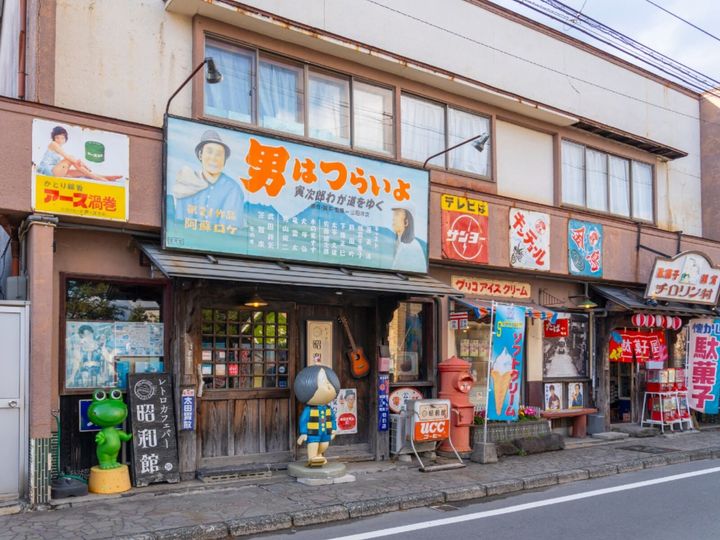 熊本県阿蘇市に位置する「阿蘇内牧温泉」は、阿蘇エリア最大規模を誇る歴史ある温泉郷です。夏目漱石や与謝野晶子ら多くの文豪が愛した地として知られ、阿蘇観光の拠点としても最適。多彩な泉質と町湯巡り、阿蘇五岳の絶景を堪能できる癒やしスポットです。