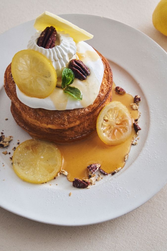 カフェ＆ブックス ビブリオテーク 塩バニラクリームとシュガーバターのパンケーキ レモンティーソース