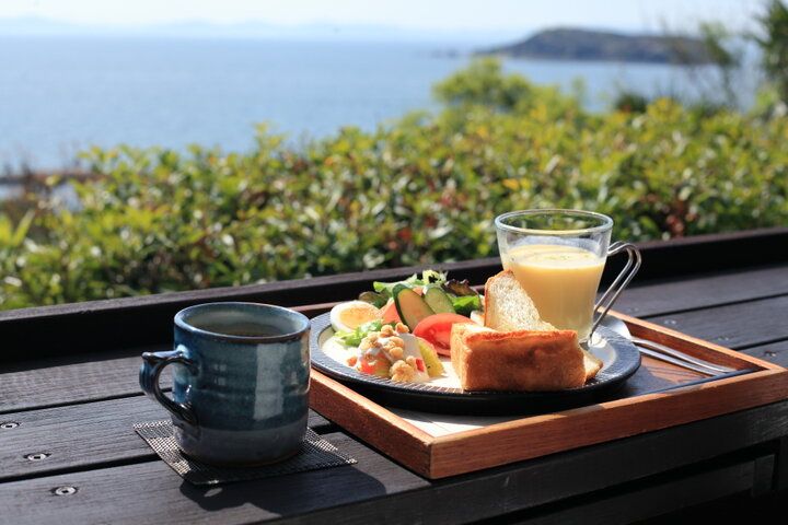 海を眺めてのんびり過ごす贅沢カフェタイム。三河湾を一望できる邸宅「和カフェ たらそ」