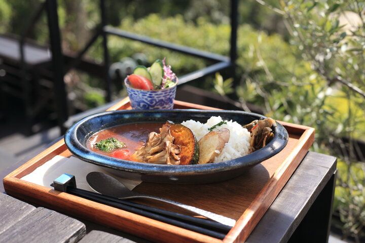 海を眺めてのんびり過ごす贅沢カフェタイム。三河湾を一望できる邸宅「和カフェ たらそ」