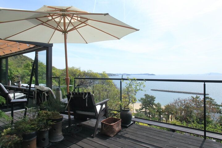 海を眺めてのんびり過ごす贅沢カフェタイム。三河湾を一望できる邸宅「和カフェ たらそ」